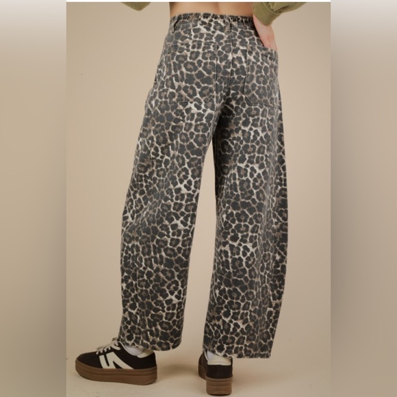 Very J Leopard Print Wide Leg Jeans - Picture 2 of 5